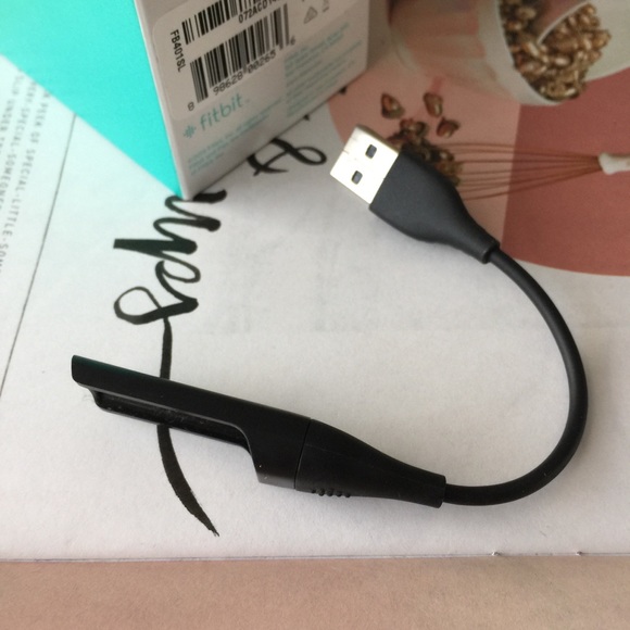 Fitbit Flex Wristband & Charger - Picture 3 of 5